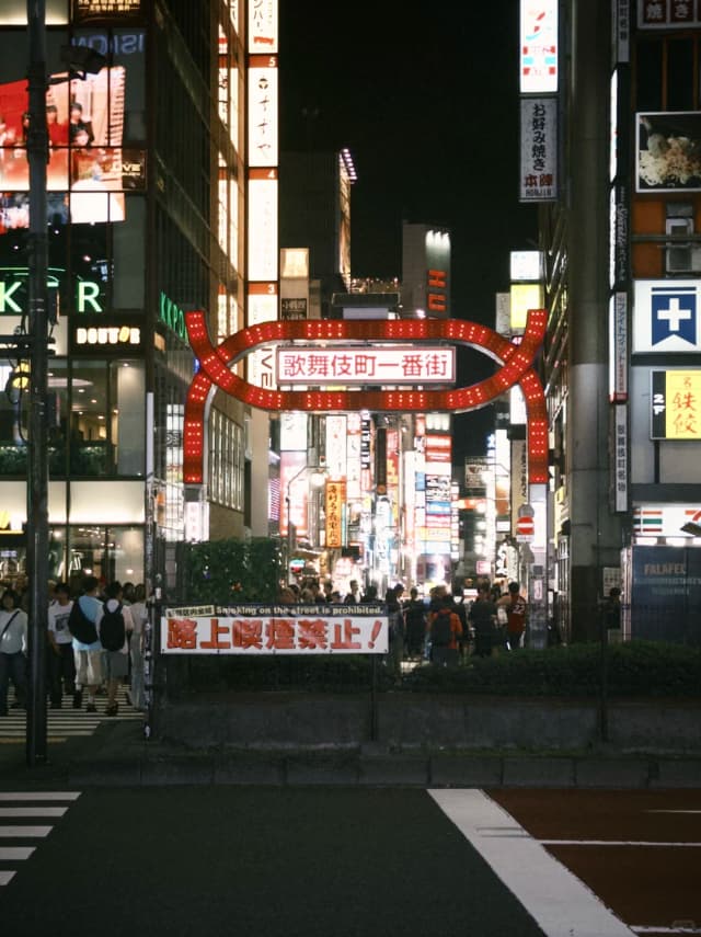 The rooms are quite large for Tokyo, and transportation is very convenient, with the airport bus station right downstairs—no need to drag your luggage and squeeze into the subway!