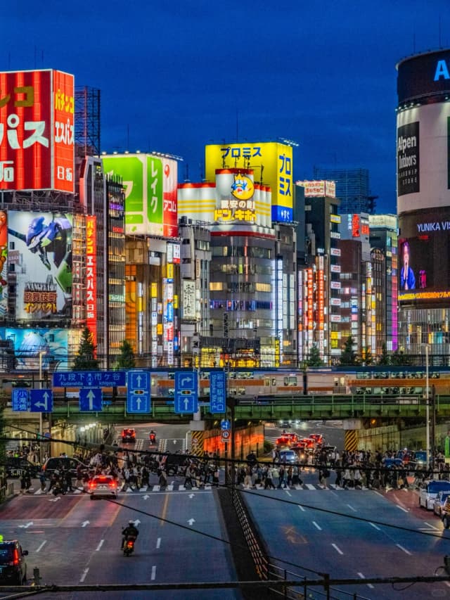 This 'refined yet relaxed' travel experience is the perfect answer for a trip to Tokyo, allowing you to explore by day and return to luxurious comfort at night.