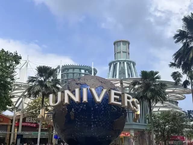 For those tackling the 155km Round Island Route, be warned of the biggest challenges: countless traffic lights, intense heat, and a scarcity of vending machines in the northern and western parts.