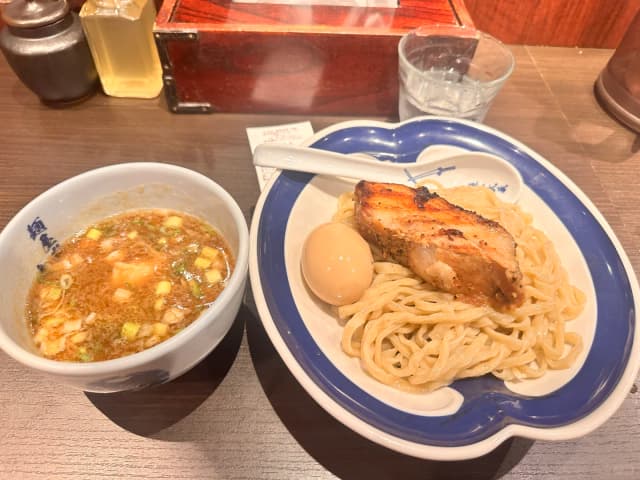 A local's recommendation for delicious and authentic lunch spots: Sanma-michi in Kanda scores a 3.8 on Tabelog for its incredible Kombu Water Tsukemen.