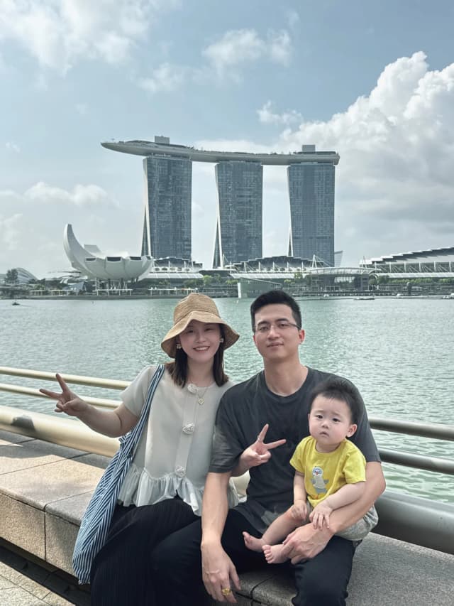 The night view from Swissôtel The Stamford is absolutely stunning and its location is excellent—I strongly recommend it and would stay here again.