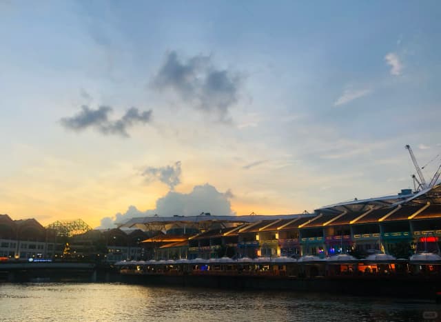 Staying near Bencoolen station is a game-changer: you can walk directly to Merlion Park, Gardens by the Bay, the Old Hill Street Police Station, Clarke Quay, and Chinatown.