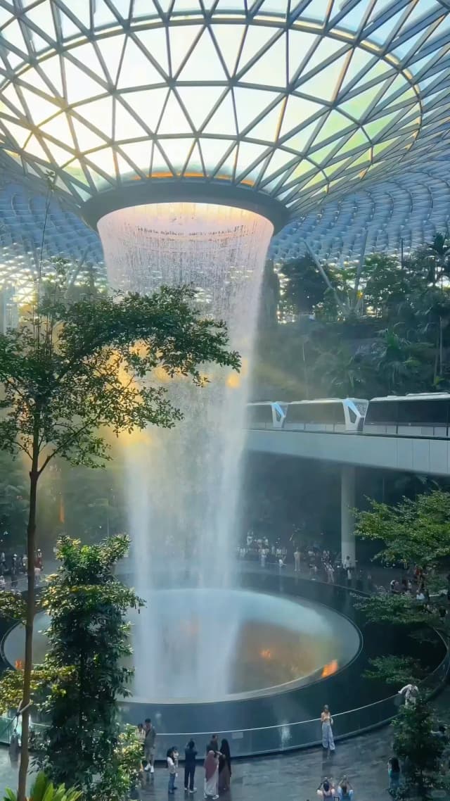 The National Gallery's interior is a work of art in itself, and the panoramic views from the rooftop are spectacular.