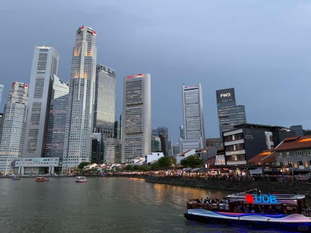 Singapore is a paradise for night runs and walks; the city environment is excellent, the scenery is beautiful, and it's very safe.