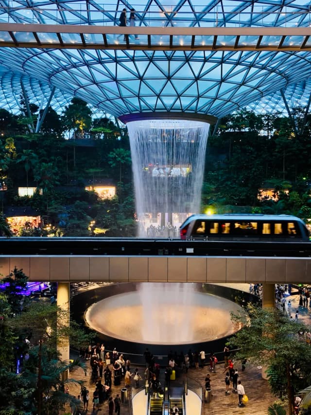 Pro Tip for Singapore: Fill out your SG Arrival Card online before you fly! It's free, takes just a minute, and can save you half an hour of queuing at immigration.