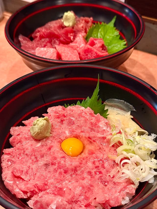 I found this unassuming little shop on the very edge of Tsukiji Market, full of locals and serving amazing seafood bowls for just 2000 yen.