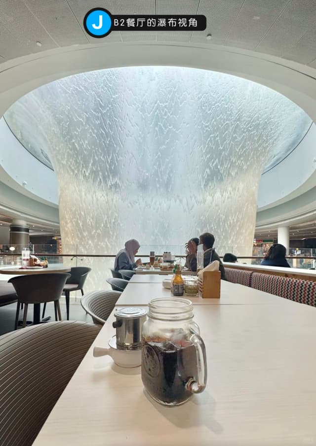 If you come to Singapore, be sure to leave plenty of time for the airport—you could spend a whole day here and not get bored!