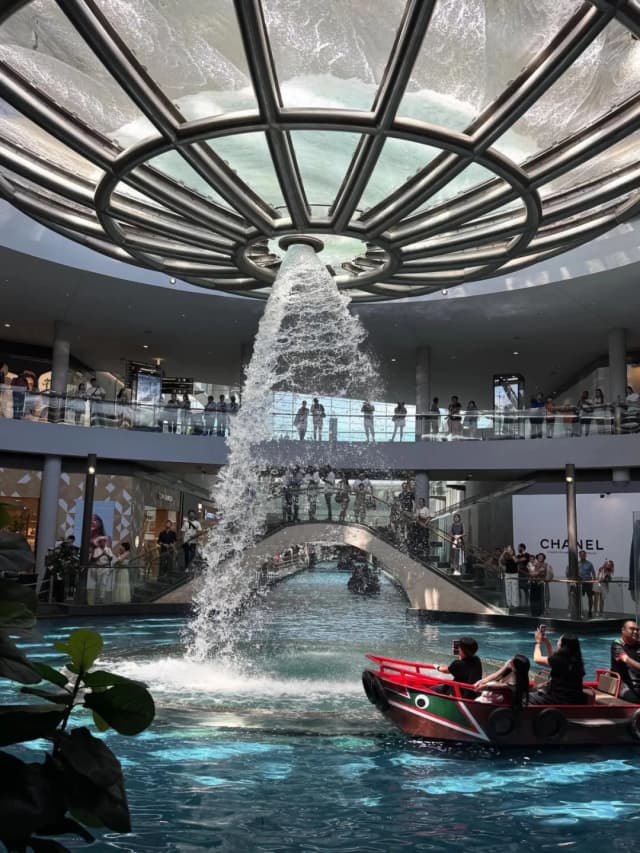 Coming to Singapore isn't just about travel—it's a paradise for shopaholics!