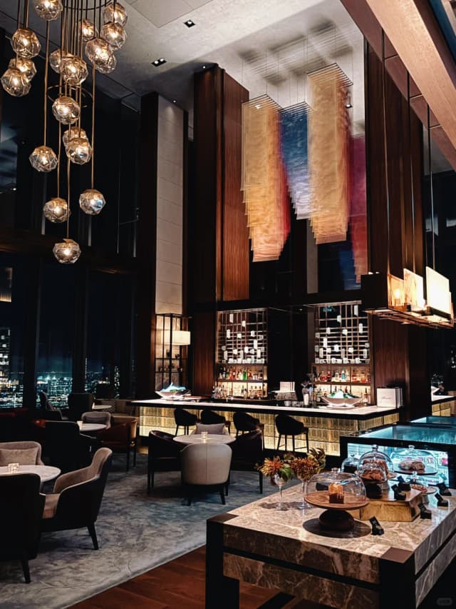 The floor-to-ceiling windows frame the light and shadow of Tokyo, day and night, turning your stay into a cinematic experience.