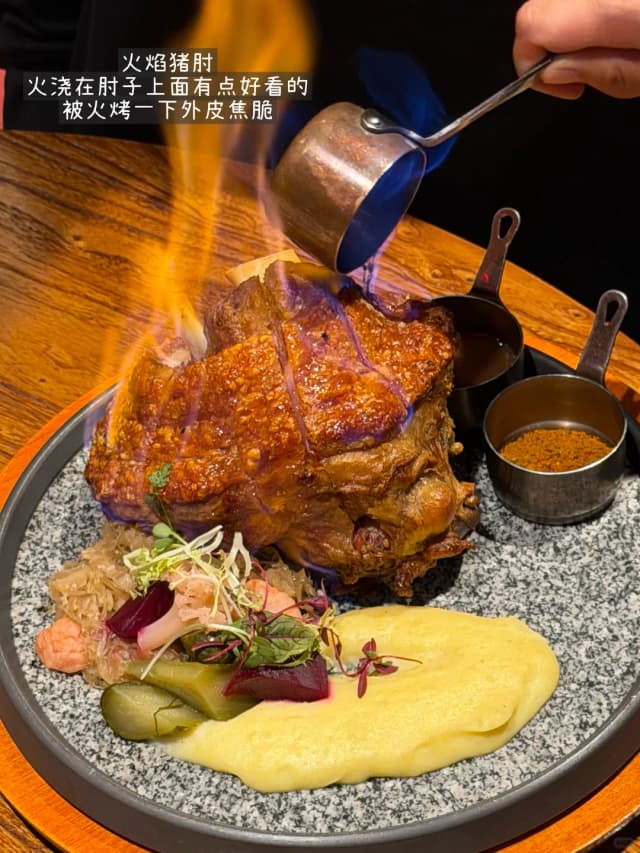 Pro tip: The Shanghai Museum is free, but book 3 days in advance and go on a weekday—you'll find so few people you can slowly savor every detail of the art.