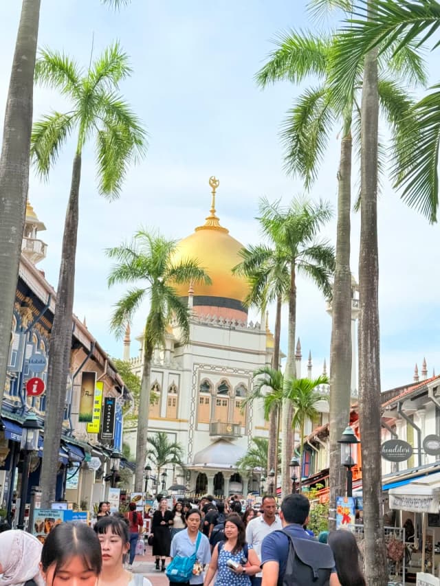 Staying here means Sultan Mosque and Haji Lane are just a few minutes' walk away—the perfect starting point for a city walk.