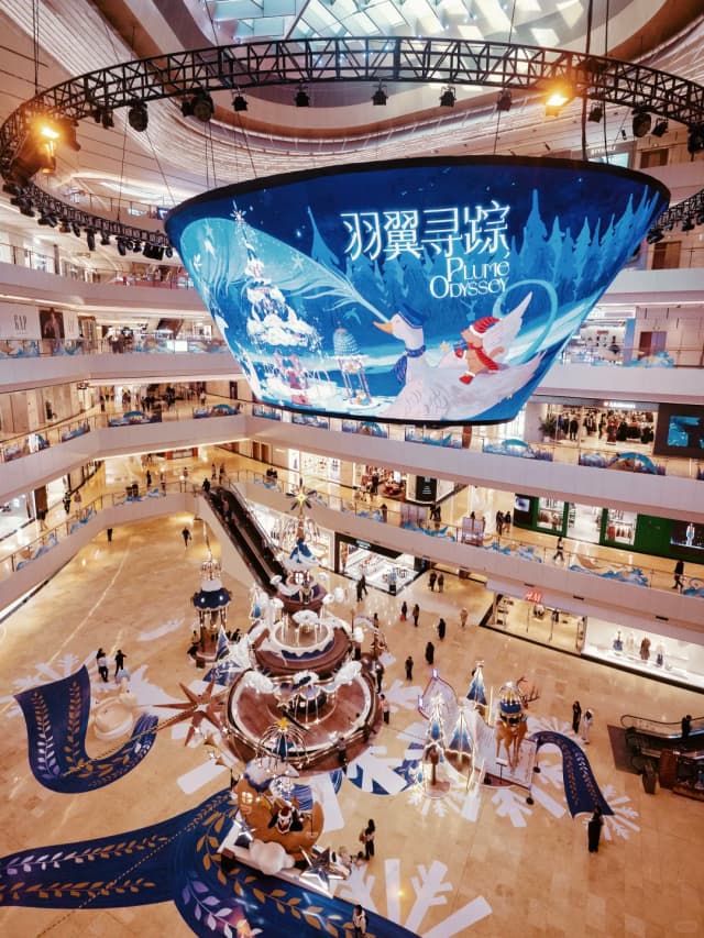 Shanghai's Christmas atmosphere is at its peak with this very special blue Christmas tree that feels like it's straight out of a magical fairy tale!
